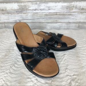 Like New! Clarks Leather Sandals size 8.5W